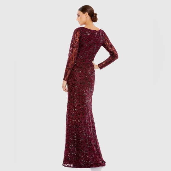 MAC DUGGAL
Long Sleeve Ruched Sequined V Neck Gown - Picture 3 of 15